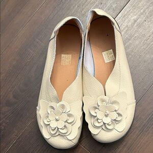 Elegant Cream Floral Women's Shoes